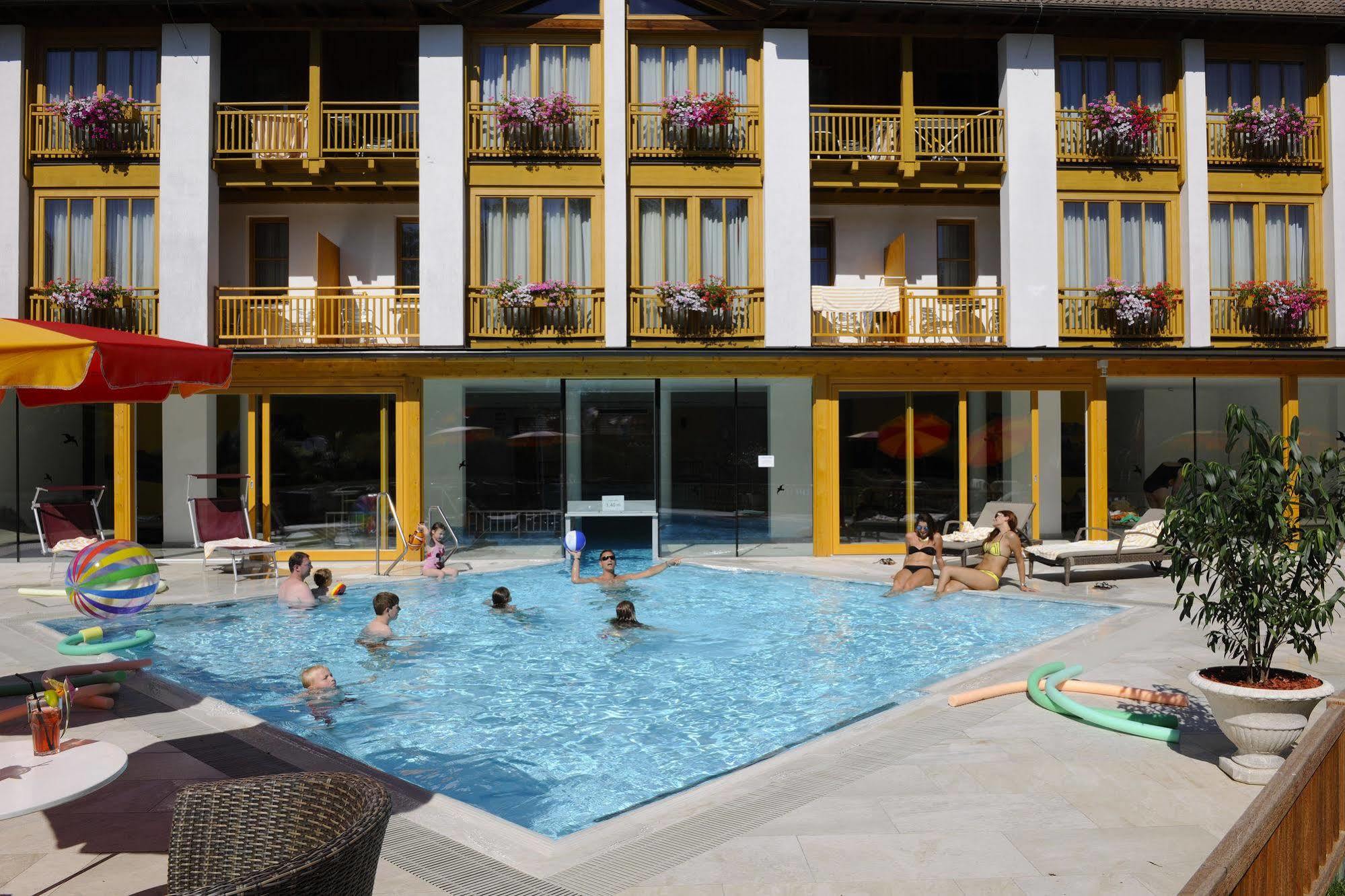 Hotel Urbani Боденсдорф Екстер'єр фото